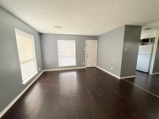 Photo - 2641 Santa Barbara Dr Apartment