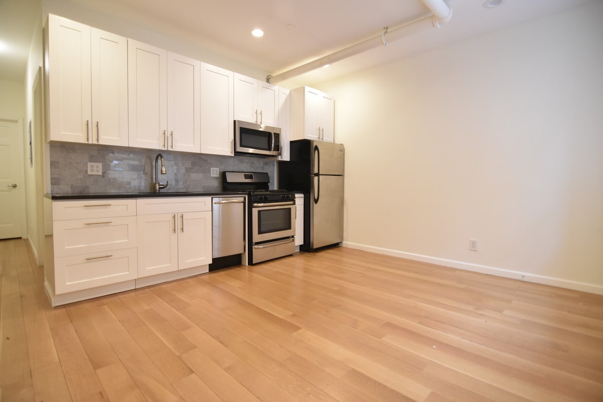 Primary Photo - 103 Thayer St