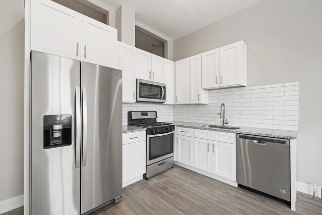 Building Photo - 3856 W Diversey Ave