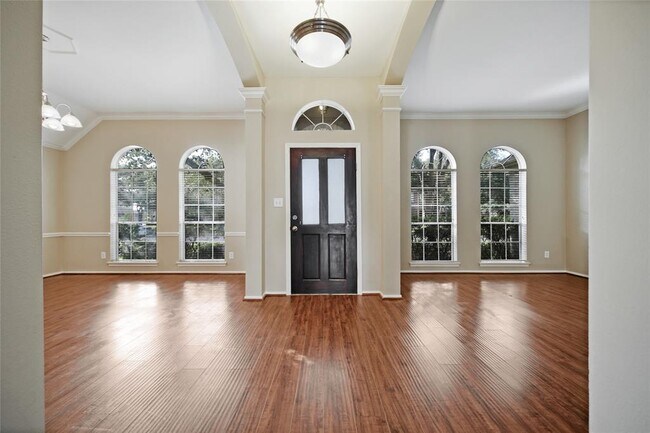 Building Photo - 2039 Canyon Crest Dr