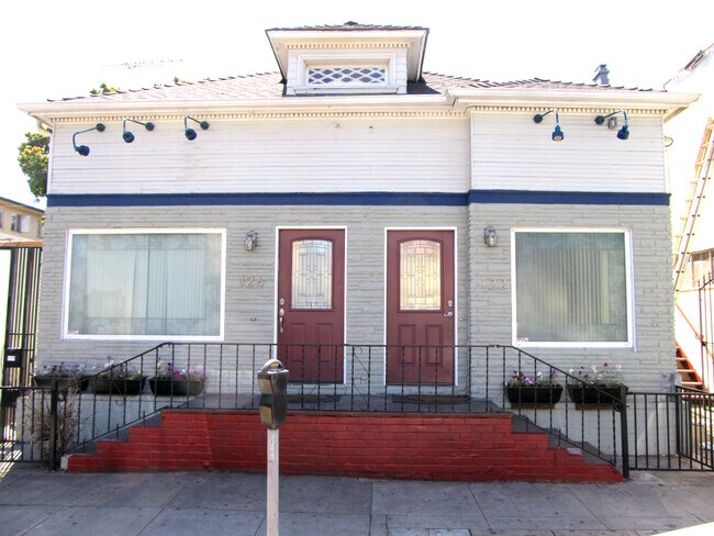 Building Photo - 126 E San Salvador St