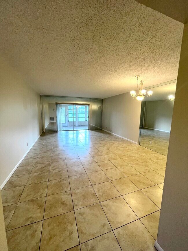 Foto del edificio - 14797 Cumberland Dr