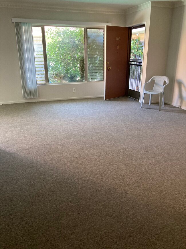 Foto del edificio - 1160 N Ogden Dr