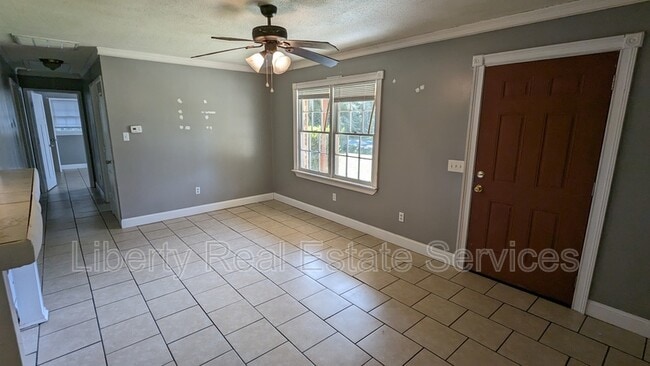 Building Photo - 214 Honey Ln Cir