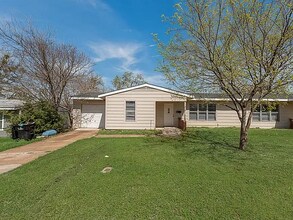Building Photo - 165 Eisenhower Rd