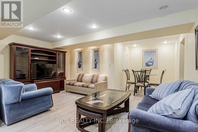 Building Photo - 50 Silverview Dr