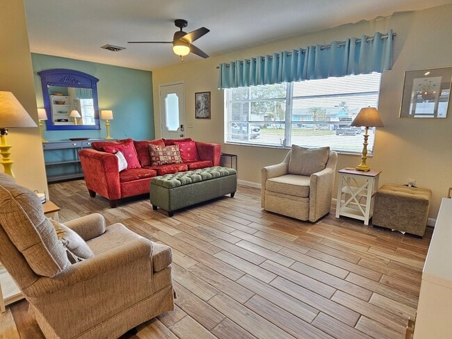Building Photo - 426 Pineview Dr