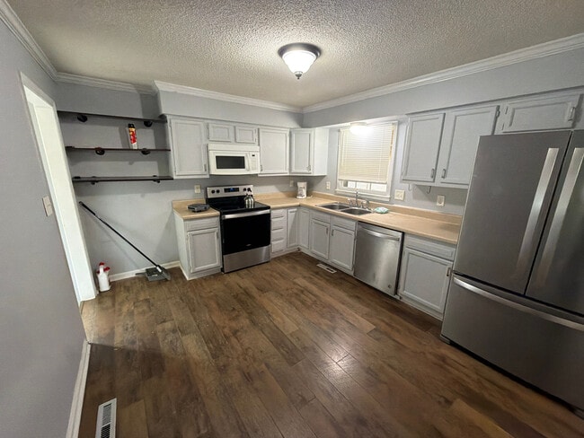 Foto del edificio - Room in House on Westfield St