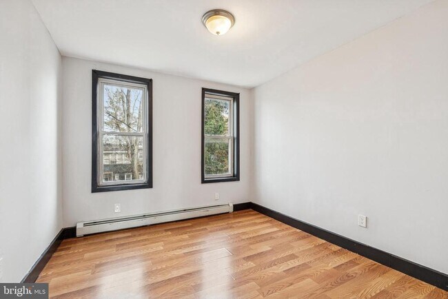 Foto del edificio - 5221 Linden Heights Ave