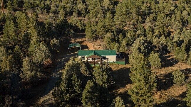 Foto del edificio - 352 Spring Rd