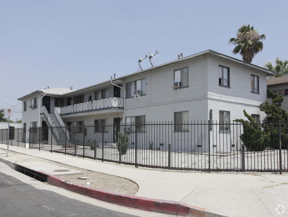 Primary Photo - 11455 Sherman Way