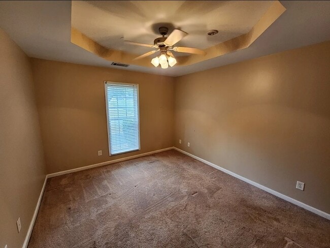 Building Photo - 215 McKenzie Dr
