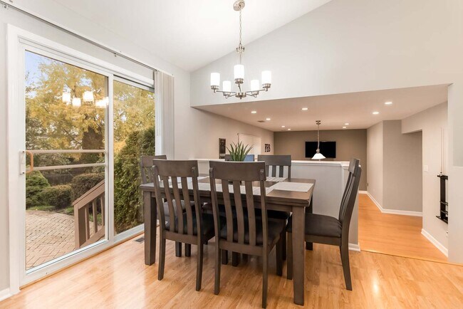 Building Photo - 2111 Lolo Pass Dr