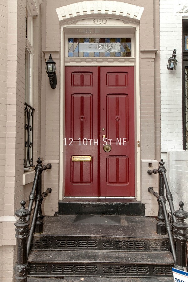 Building Photo - CAPITOL HILL GRAND DAME FOR LEASE!!