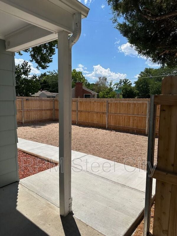 Building Photo - 2410 St Clair Ave.