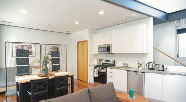 Foto del edificio - East Village 1BD Two Story Loft!!
