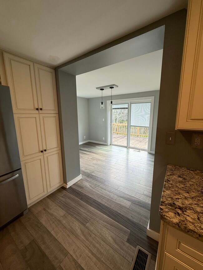 Foto del edificio - 40 W Quasset Rd