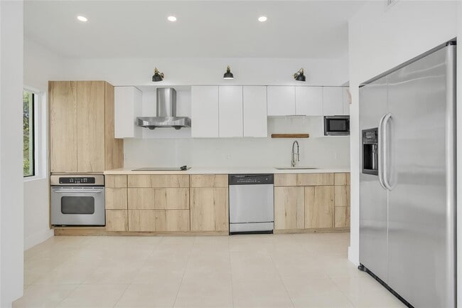 Building Photo - 1528 Brickell Ave