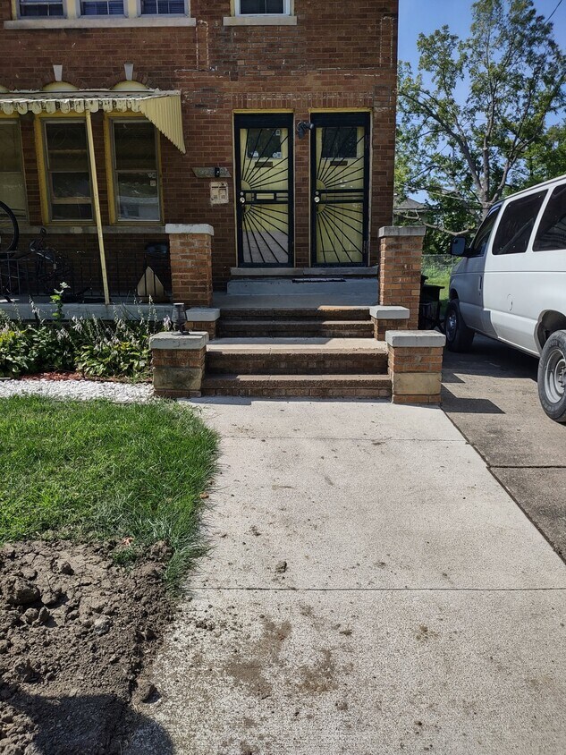 Building Photo - 15559 Normandy St