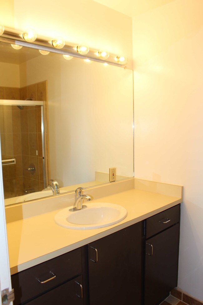 Foto del edificio - 740 Rhode Island St