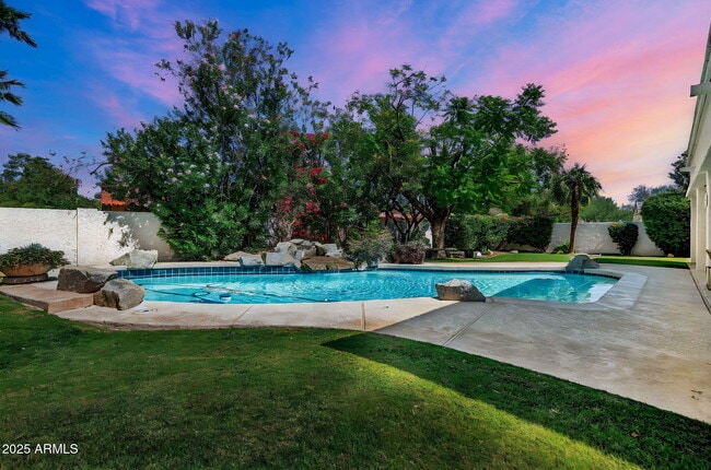 Building Photo - 9504 E Sunnyside Dr