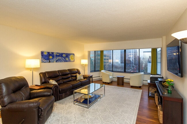Building Photo - 207 5th Ave SW #308