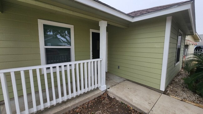 Building Photo - Charming 3bd, 2 ba Home for Rent in Arroya Vista Subdivision