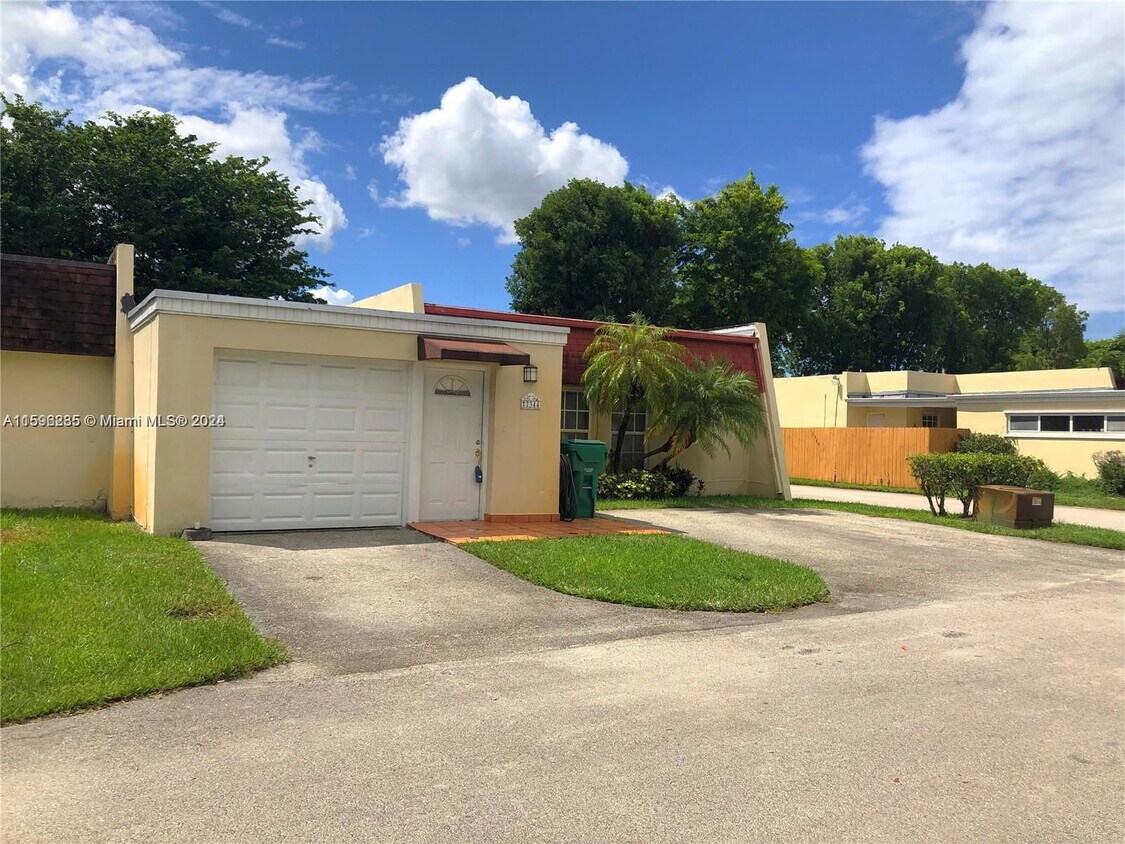 Primary Photo - 7344 Stardust Dr