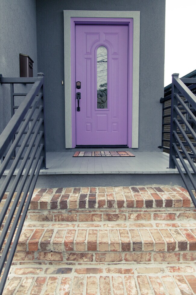 Building Photo - 431 Leboeuf St