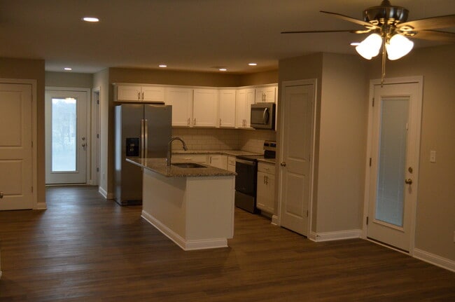 Building Photo - 4007 Ruby Rose Rd