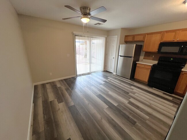 Building Photo - 420 S Sabrina