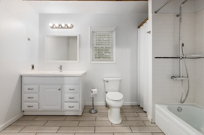 Foto del edificio - 2469 Indiana Ave