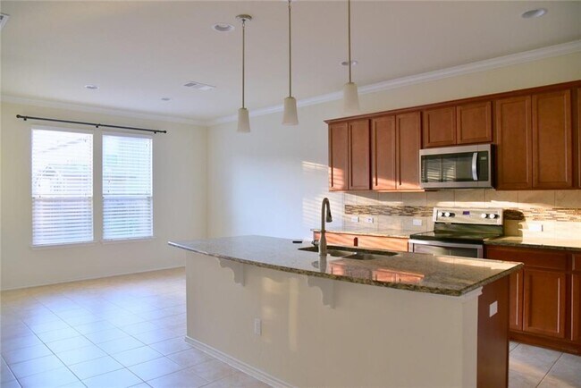 Building Photo - 16008 Hawthorne Heights Trail