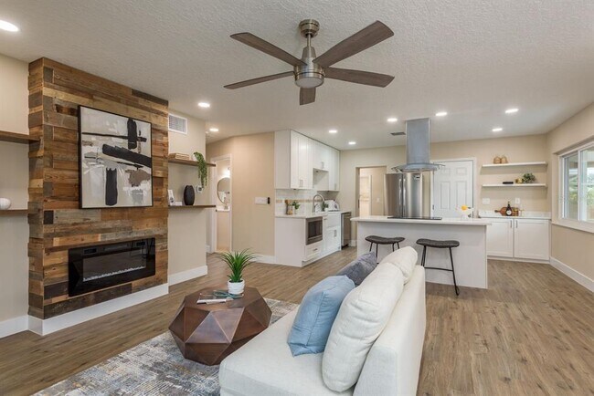 Building Photo - 2480 Del Rio Way