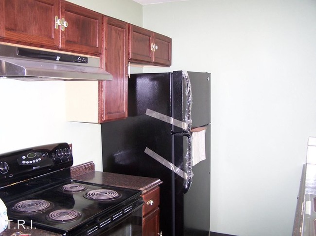 Building Photo - 3 br, 1 bath House - 2050 Wedgewood Drive
