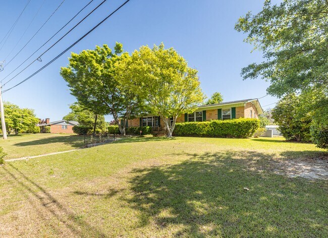 Foto del edificio - 240 Maywood Dr