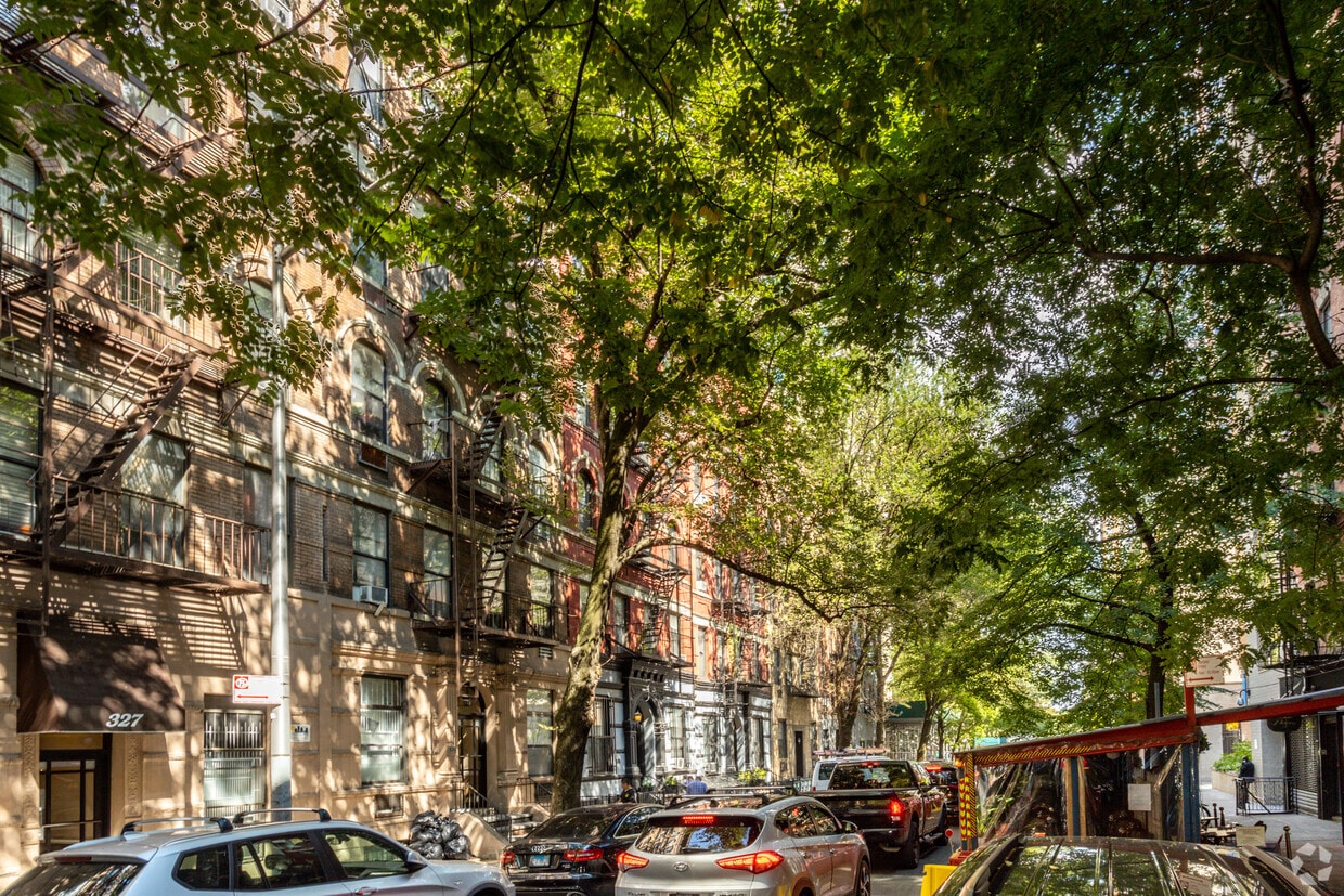 Building Photo - 331 E 92nd St