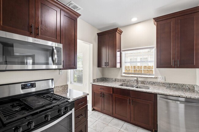 Foto del edificio - Charming Beacon Hill home with large private backyard