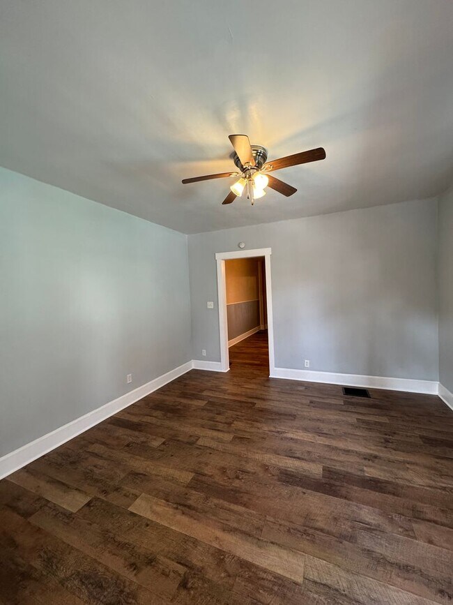 Building Photo - Parker 1318-20