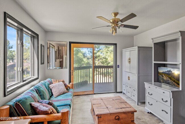 Building Photo - 5701 N Villa Cir