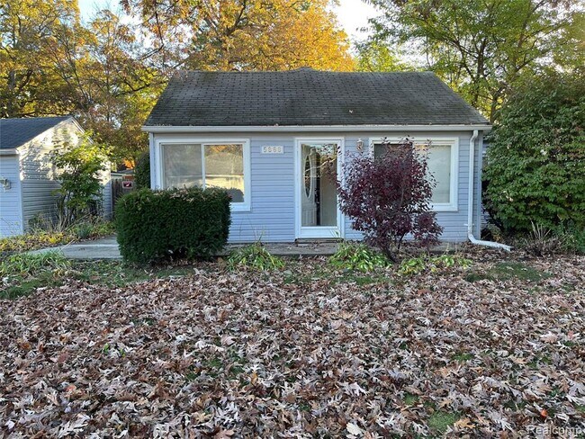 Foto del edificio - 5868 N Linville St