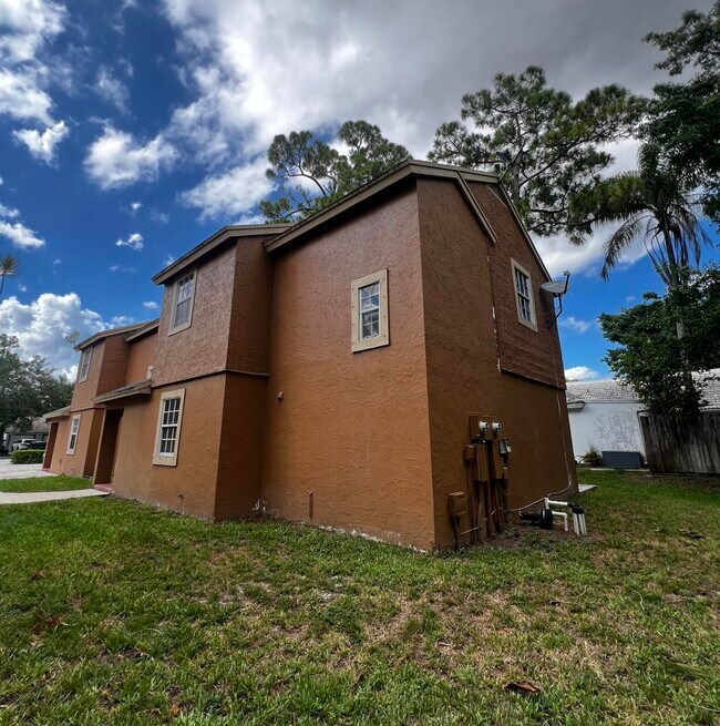 Building Photo - 13984 Morning Glory Dr