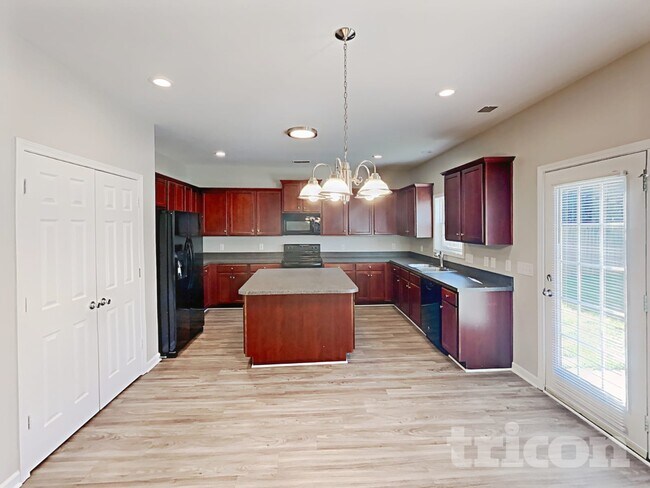 Foto del edificio - 1324 Pondhaven Dr