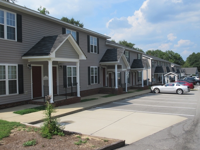 Primary Photo - Hill Street Apartments