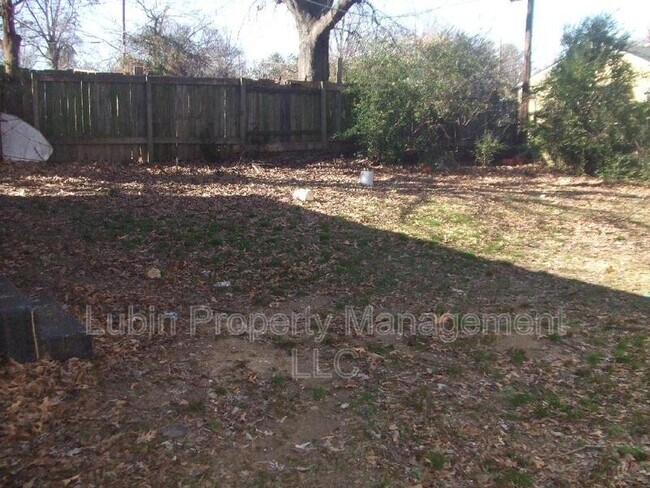 Building Photo - 2702 Lola Ave