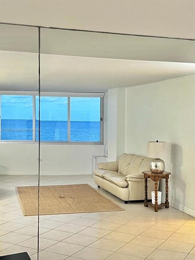 Foto del edificio - 7135 Collins Ave