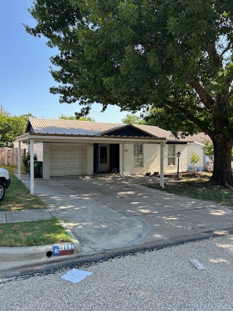 Foto principal - 8112 Carlos St