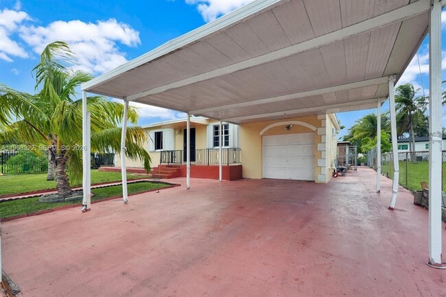 Foto del edificio - 17950 NW 6th Ct