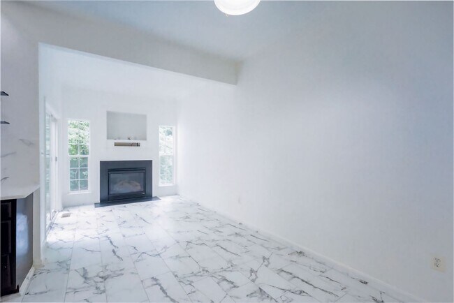 Foto del edificio - Lovely 3 BR/2 Full BA 2Half BA Townhome in...