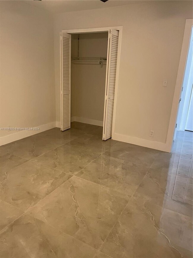 Foto del edificio - 4281 Riverside Dr